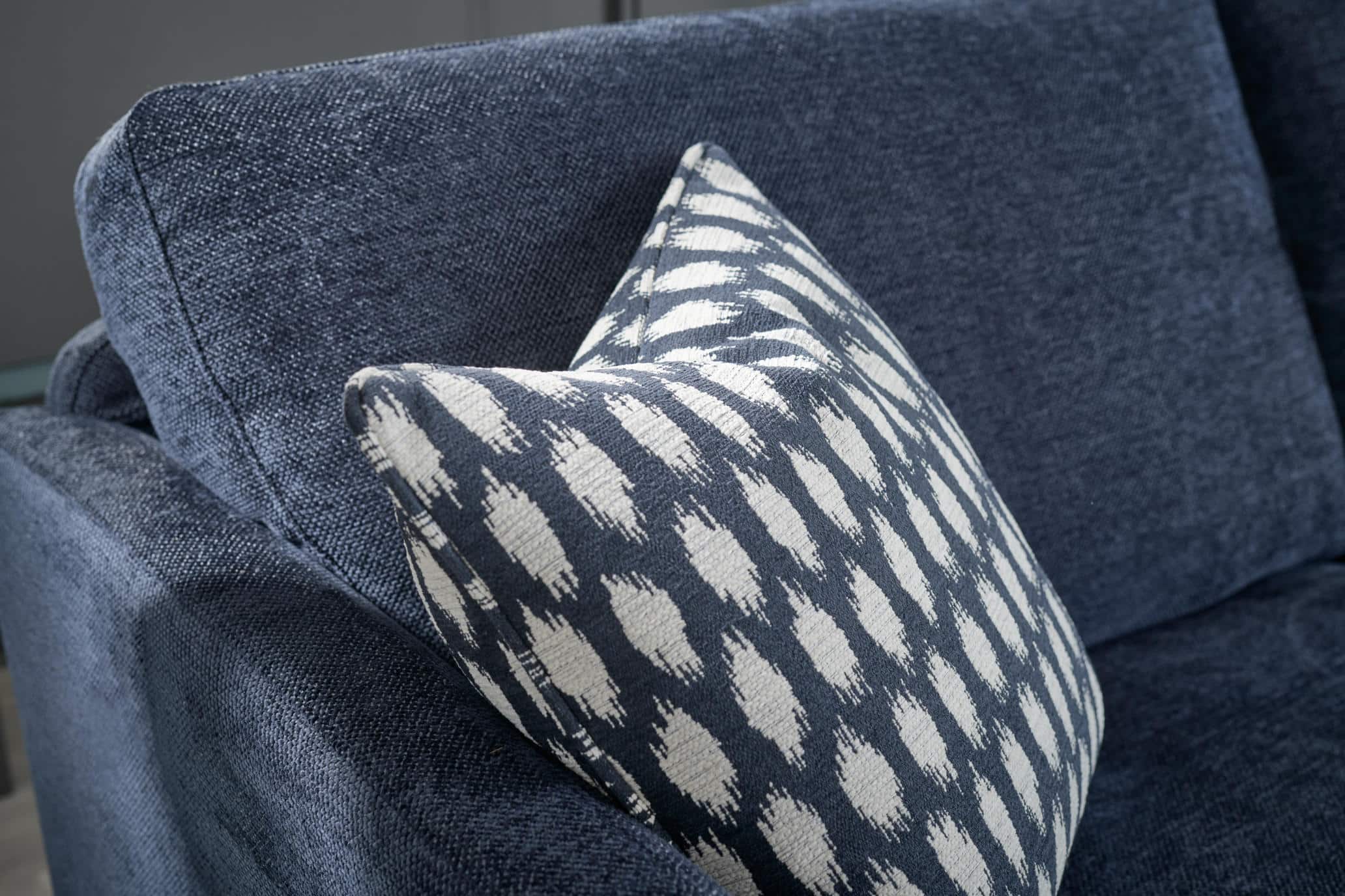 Seaton back cushion with patterned scatter cushion